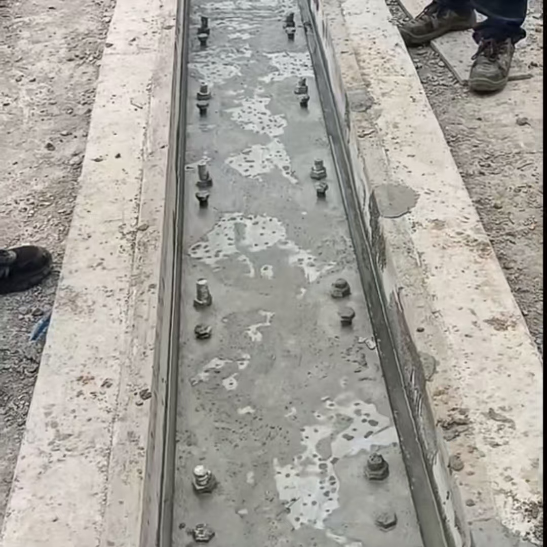 余姚港口码头起重机龙门吊重型机械设备稳固用早强快凝轨道胶泥